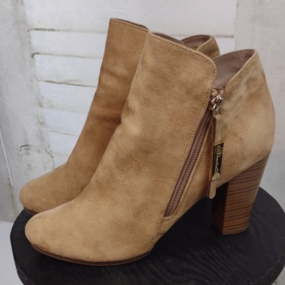 Breckelles Tan Suede Ankle Booties with Block Heel Size 10